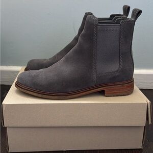 Grey Suede Clarks Brand Women’s Chelsea-Style Boot size 6.5